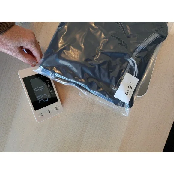 Lululemon T-Shirt Women Medium Black Short Sleeve Athletic Activewear Athleisure - Picture 7 of 7